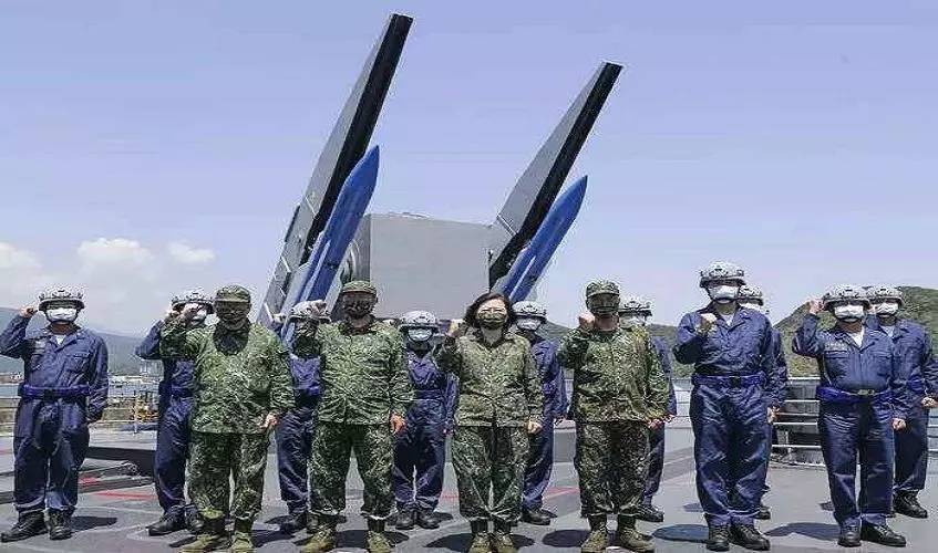 China Military Drill: ताइवान पर एक्शन मोड में चाइना, मिलिट्री ड्रिल के दौरान पानी में दागी बैलिस्टिक मिसाइल