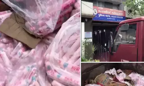 Kerala News: केरल में भारी मात्रा में विस्फोटक सामग्री जब्त, 40 बक्सों में रखी थी 8000 जिलेटिन छड़ें Kerala News: केरल में भारी मात्रा में विस्फोटक सामग्री जब्त, 40 बक्सों में रखी थी 8000 जिलेटिन छड़ें