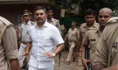 UP : 13 साल बाद जेल से छूटे माफिया बृजेश सिंह, मुख्तार अंसारी के काफिले पर बरसाई गोलियां