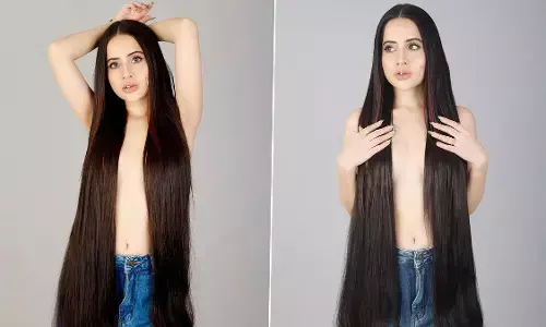 Urfi Javed Sexy Video Photo: Urfi Javed ने Topless होकर कपड़ों की जगह लिया बालों का सहारा