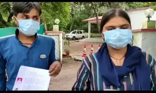 आखिरकार प्रेम विवाह को कानूनी मान्यता मिल ही गई, एसपी ने दी बधाई मिठाई