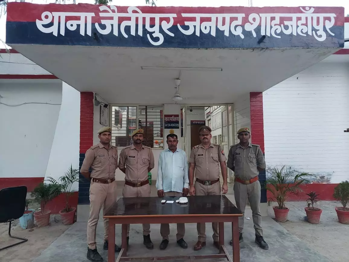 पुलिस ने पकड़ी डेढ़ करोड़ कीमत की स्मैक पुलिस ने पकड़ी डेढ़ करोड़ कीमत की स्मैक