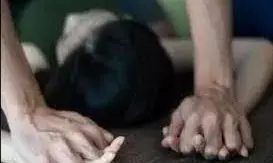 ससुर नशीला पदार्थ खिलाकर अपनी बहू के साथ करता था बलात्कार, फिर जहरीला पदार्थ खिलाकर मार डाला ससुर नशीला पदार्थ खिलाकर अपनी बहू के साथ करता था बलात्कार, फिर जहरीला पदार्थ खिलाकर मार डाला