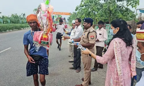 जिला प्रशासन ने कांवड़ियों की सेवा के लिए लगाया चिकित्सा व अल्पाहार शिविर