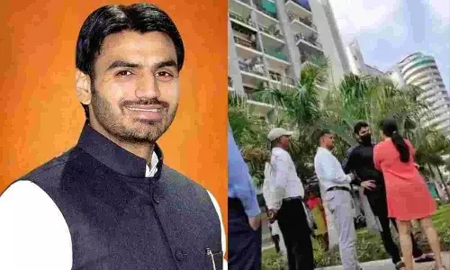 श्रीकांत त्यागी पर नोएडा पुलिस ने घोषित किया 25 हजार का इनाम, यहां मिली लास्ट लोकेशन, पुलिस तलाश में जुटी श्रीकांत त्यागी पर नोएडा पुलिस ने घोषित किया 25 हजार का इनाम, यहां मिली लास्ट लोकेशन, पुलिस तलाश में जुटी