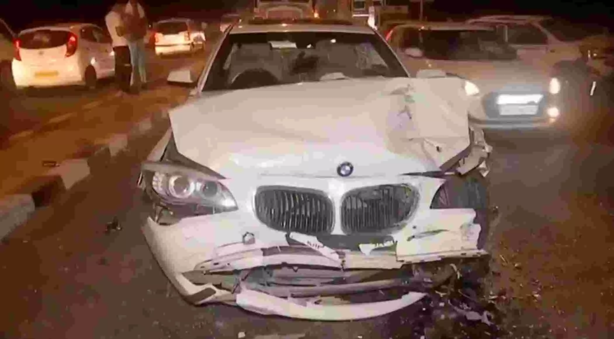 दिल्ली में बेकाबू BMW कार ने मारी टक्कर, 5 घायल, पूर्व विधायक कर रहे थे ड्राइव, FIR दर्ज
