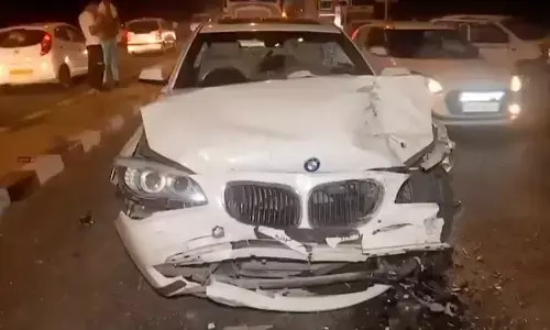 दिल्ली में बेकाबू BMW कार ने मारी टक्कर, 5 घायल, पूर्व विधायक कर रहे थे ड्राइव, FIR दर्ज