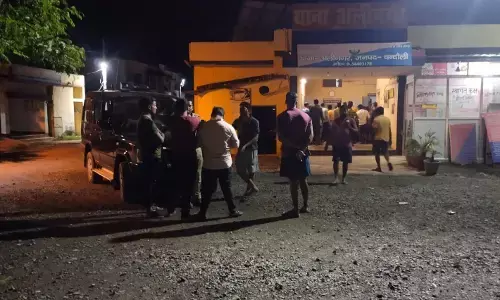 कर्बला की मिट्टी लेने जा रहे लोगों ने युवकों को पीटा, मामला बिगड़ा, आरोपियों के खिलाफ लामबंद होकर दूसरा पक्ष पहुंचा थाने कर्बला की मिट्टी लेने जा रहे लोगों ने युवकों को पीटा, मामला बिगड़ा, आरोपियों के खिलाफ लामबंद होकर दूसरा पक्ष पहुंचा थाने