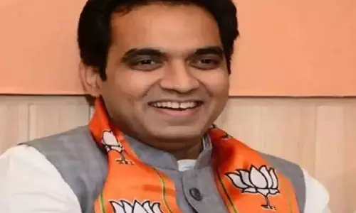 नोएडा विधायक पंकज सिंह ने पीड़िता से फोन पर की बात,कार्यबाही का दिया अश्वासन।