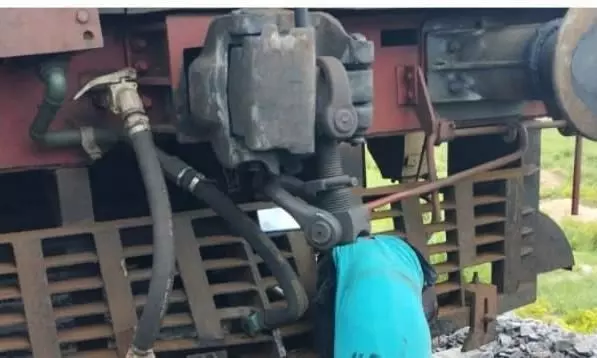 ट्रेन के सामने आया युवक हुई दर्दनाक मौत ट्रेन के सामने आया युवक हुई दर्दनाक मौत
