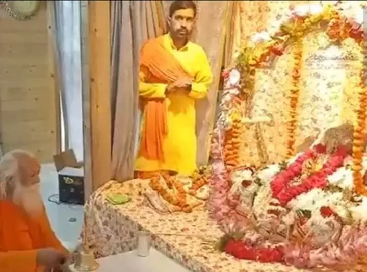 चांदी के झूले में विराजमान रामलला,लाखों श्रद्धालुओं को दे रहें दिव्य दर्शन चांदी के झूले में विराजमान रामलला,लाखों श्रद्धालुओं को दे रहें दिव्य दर्शन