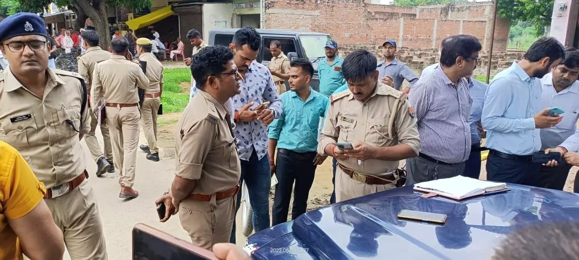 यूपी में महिला बैंक मैनेजर पर हुआ एसिड अटैक यूपी में महिला बैंक मैनेजर पर हुआ एसिड अटैक