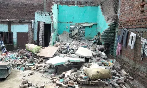 Bijnor News : बिजनौर में छत गिरने से मासूम की मौत Bijnor News : बिजनौर में छत गिरने से मासूम की मौत