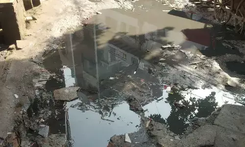 पप्पू कलोनी में मन्दिर मस्जिद के पास भरा नाली का गंदा पानी,ताजिया का रूट करना पड़ा छोटा ,मुस्लिम समाज मे नाराजगी ।