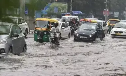 Weather Forecast: आज भारी बारिश की भविष्यवाणी, IMD ने जारी किया रेड और ऑरेंज अलर्ट
