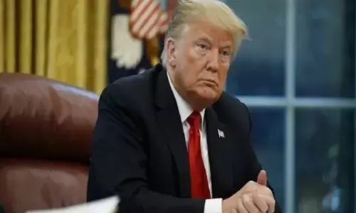 Donald Trump: पूर्व अमेरिकी राष्ट्रपति के घर FBI की रेड, ट्रंप ने कहा- यह देश के लिए काला दिन