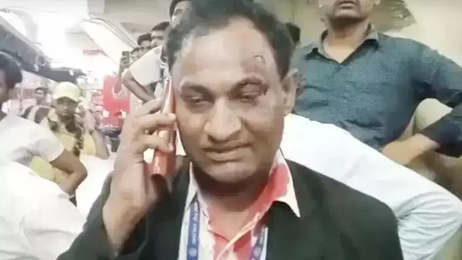 सिपाहियों ने टीटी को पीट-पीट कर किया लहूलुहान,सिपाहियों से पूछताछ जारी सिपाहियों ने टीटी को पीट-पीट कर किया लहूलुहान,सिपाहियों से पूछताछ जारी