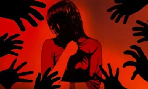 गन्ने के खेत में दो बहनों के साथ सामूहिक दुष्कर्म गन्ने के खेत में दो बहनों के साथ सामूहिक दुष्कर्म