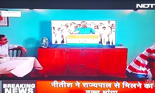 अरविंद केजरीवाल ने किया झंडे का अपमान, लखनऊ में कराया जाएगा केस दर्ज