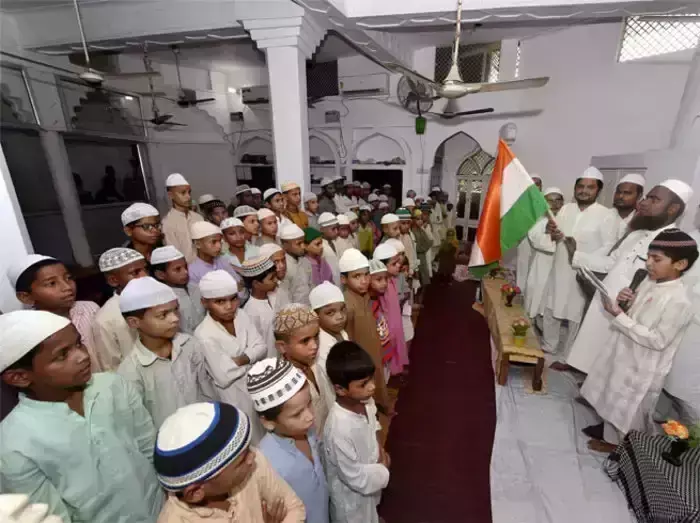 UP के मदरसों में पहली बार स्वतंत्रता दिवस  के अबसर पर फहराया जाएगा तिरंगा, देशभक्तिपूर्ण विविध कार्यक्रम भी होंगे UP के मदरसों में पहली बार स्वतंत्रता दिवस  के अबसर पर फहराया जाएगा तिरंगा, देशभक्तिपूर्ण विविध कार्यक्रम भी होंगे