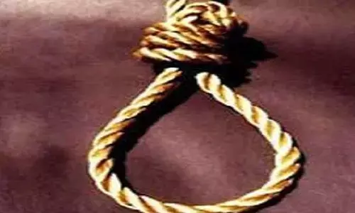 प्रॉपर्टी डीलर ने कर्ज से तंग आकर की आत्महत्या प्रॉपर्टी डीलर ने कर्ज से तंग आकर की आत्महत्या