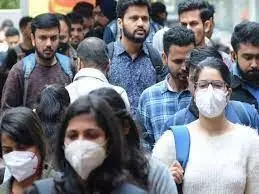 दिल्ली मे फिर एक बार सार्वजनिक स्थान पर मास्क पहनना अनिवार्य,नही पहनने पर देना होगा इतना जुर्माना