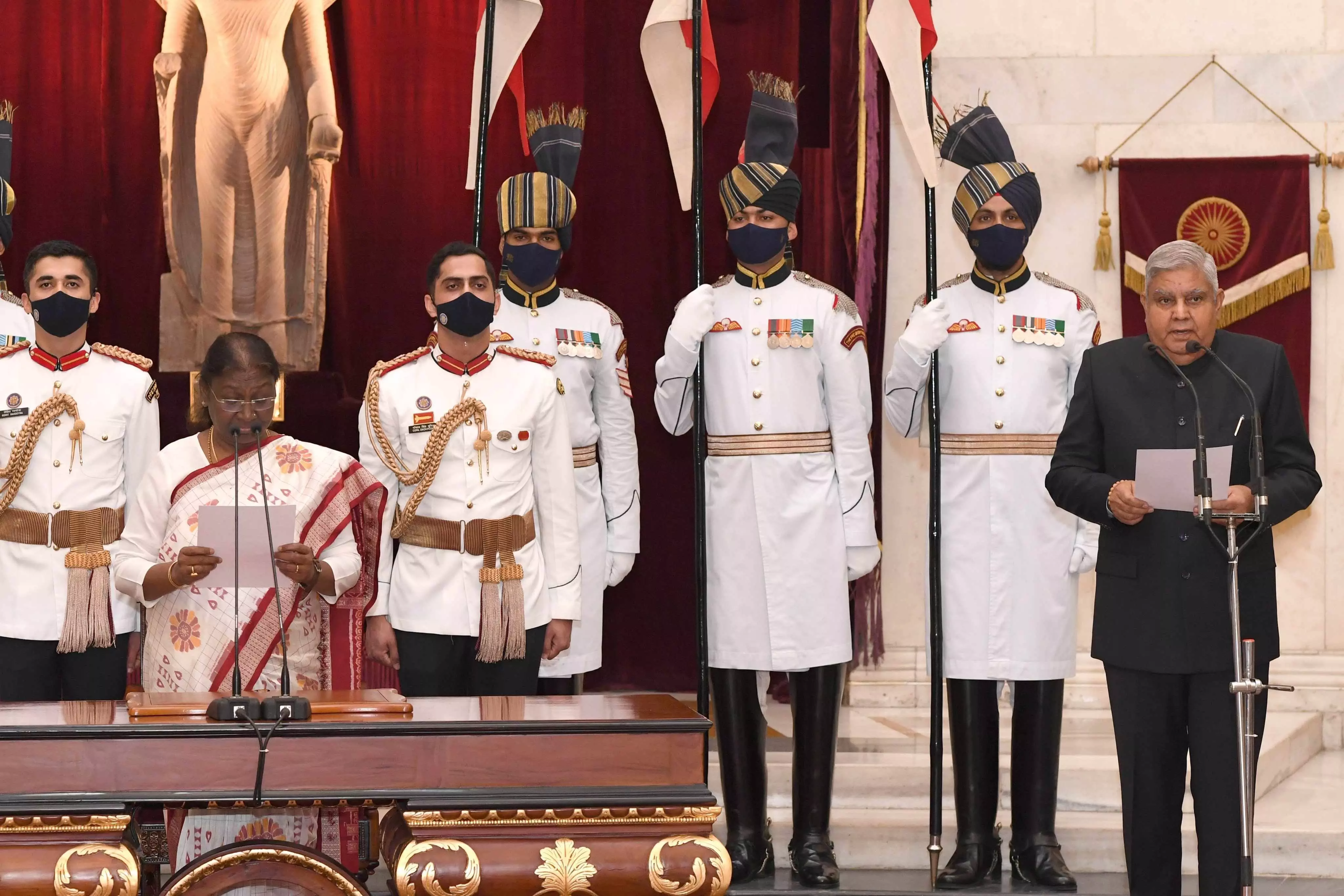 Jagdeep Dhankhar : देश के 14वें उपराष्ट्रपति बने जगदीप धनखड़, राष्ट्रपति द्रौपदी मुर्मू ने शपथ दिलाई Jagdeep Dhankhar : देश के 14वें उपराष्ट्रपति बने जगदीप धनखड़, राष्ट्रपति द्रौपदी मुर्मू ने शपथ दिलाई