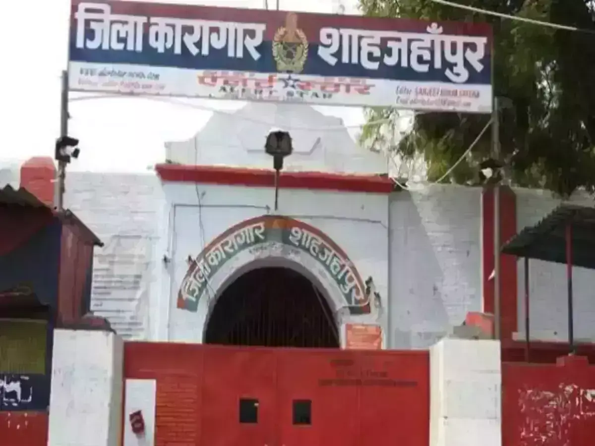 जेल में बन्द कैदी ने किया कुछ ऐसा काम कि ,आर्मी के कर्नल ने थपथपाई कैदी की पीठ जेल में बन्द कैदी ने किया कुछ ऐसा काम कि ,आर्मी के कर्नल ने थपथपाई कैदी की पीठ