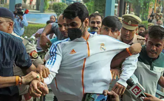 गालीबाज नेता श्रीकांत त्यागी की जमानत याचिका खारिज, गालीबाज नेता श्रीकांत त्यागी की जमानत याचिका खारिज,