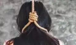 तीन माह पूर्व दूसरे समुदाय के युवक से किया था प्रेम विवाह, मंगलवार रात युवती का शव दुपट्टे से पंखे पर लटका मिला