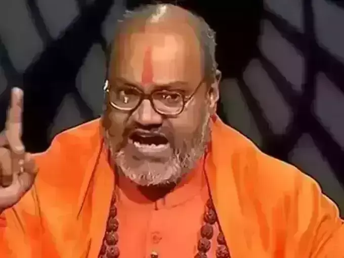 यति नरसिंहानंद सरस्वती ने एक बार फिर तिरंगे को लेकर दिया विवादित बयान, कहा कि तिरंगे की जगह हर घर में भगवा फहराए,पुलिस ने कई धाराओ मे दर्ज किया मामला यति नरसिंहानंद सरस्वती ने एक बार फिर तिरंगे को लेकर दिया विवादित बयान, कहा कि तिरंगे की जगह हर घर में भगवा फहराए,पुलिस ने कई धाराओ मे दर्ज किया मामला
