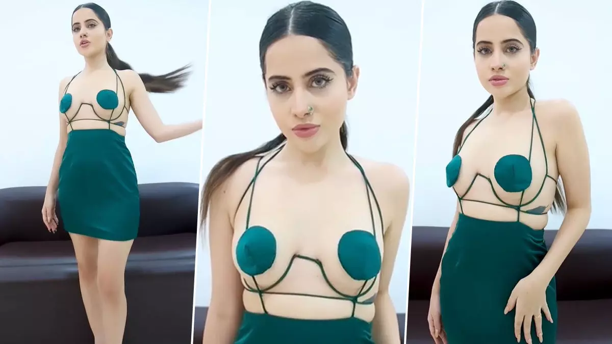 Urfi Javed के अजीबोगरीब कॉस्ट्यूम ने उड़ाए फैंस के होश, Video देखकर लोगों ने कहा- ये अश्लील फैशन है Urfi Javed के अजीबोगरीब कॉस्ट्यूम ने उड़ाए फैंस के होश, Video देखकर लोगों ने कहा- ये अश्लील फैशन है