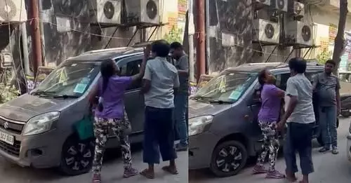 woman, 90 seconds, touching, car, Noida, watch Viral Video