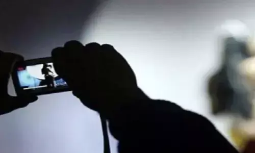 अश्लील वीडियो कॉल कर वायरल करने की धमकी, मांगे 10 लाख रु.