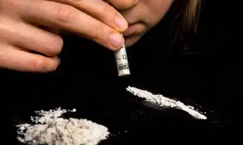 नशे की गिरफ्त में युवा पीढ़ी नशे की गिरफ्त में युवा पीढ़ी