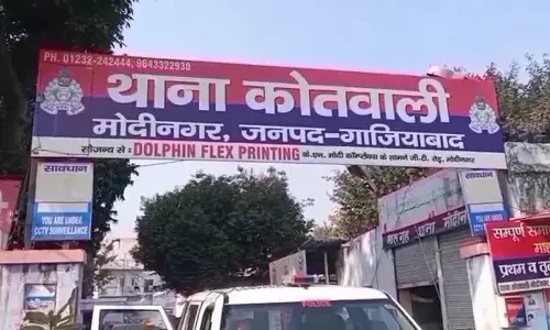 गाजियाबाद में मामूली बात पर बाईक सवार ने कार पर पत्थर मारकर की क्षतिग्रस्त,वीडियो वायरल होने के बाद पुलिस मामले मे जुटी गाजियाबाद में मामूली बात पर बाईक सवार ने कार पर पत्थर मारकर की क्षतिग्रस्त,वीडियो वायरल होने के बाद पुलिस मामले मे जुटी
