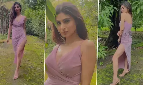Mouni Roy Sexy Video Photo: मौनी रॉय का हॉट आउटफिट में दिखा सिजलिंग अवतार, यूजर्स हुए मदहोश Mouni Roy Sexy Video Photo: मौनी रॉय का हॉट आउटफिट में दिखा सिजलिंग अवतार, यूजर्स हुए मदहोश