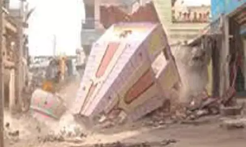 बुलडोजर से तोडा गया दुर्गा माता का मंदिर हिन्दूओ मे रोष व्याप्त कप्तान से मिल कर की कार्यवाही की मांग बुलडोजर से तोडा गया दुर्गा माता का मंदिर हिन्दूओ मे रोष व्याप्त कप्तान से मिल कर की कार्यवाही की मांग