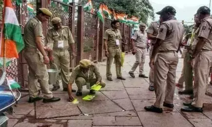 Delhi, border sealed, midnight Delhi, border sealed, midnight