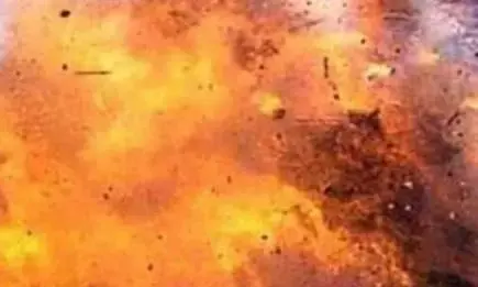 इंदौर में बम फटने से दो की मौत, 15 से अधिक घायल, घटनास्थल पर पहुंचा भारी पुलिस बल इंदौर में बम फटने से दो की मौत, 15 से अधिक घायल, घटनास्थल पर पहुंचा भारी पुलिस बल