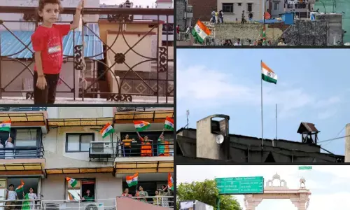 गोरखपुर में हर घर लहराया तिरंगा , शहर से लेकर गांव तक दिखा लोगों में जबरदस्त उत्साह गोरखपुर में हर घर लहराया तिरंगा , शहर से लेकर गांव तक दिखा लोगों में जबरदस्त उत्साह