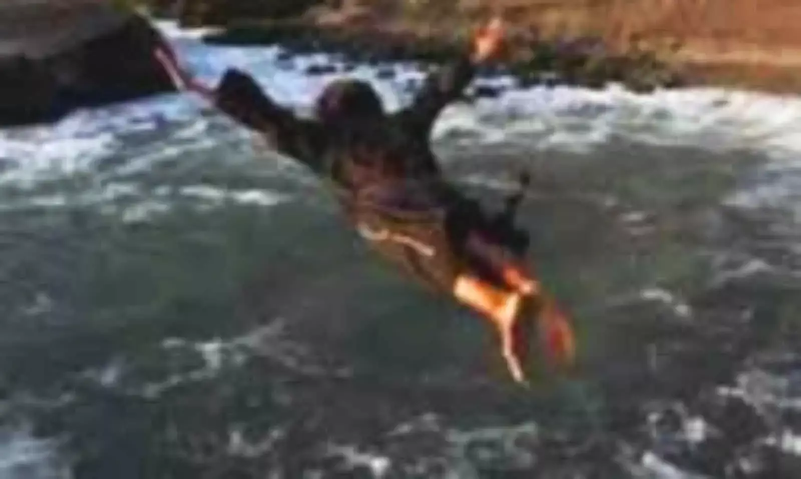 युवक ने आत्महत्या के इरादे से सरयू में  लगाई छलांग,जलपुलिस ने बमुश्किल बाहर निकाला