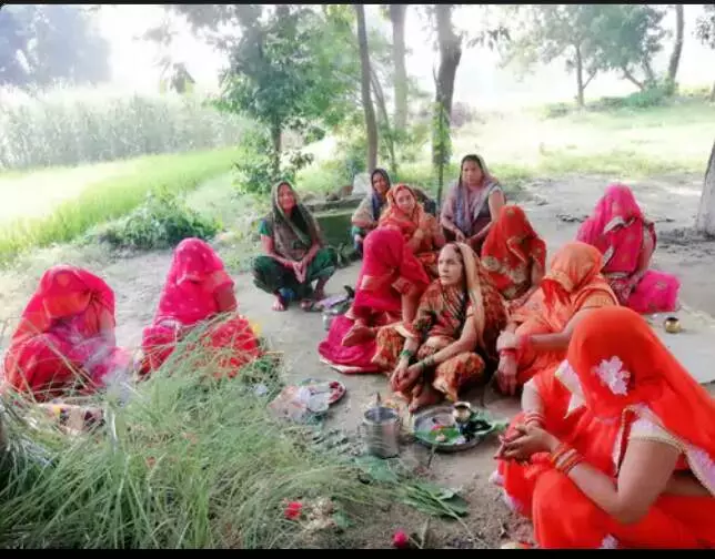 संतान की लंबी उम्र के लिए महिलाओं ने रखा हलषष्ठी व्रत, जानिए ये व्रत क्यों मनाया जाता है