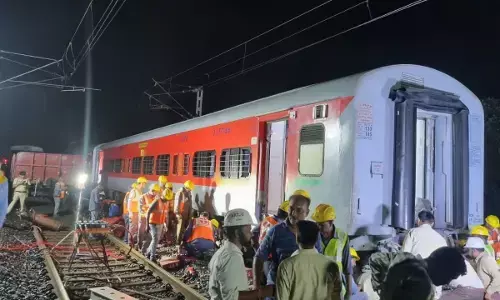 Maharashtra Train Accident: पैसेंजर ट्रेन और मालगाड़ी में आमने-सामने हुई भीषण टक्कर, 50 लोग जख्मी Maharashtra Train Accident: पैसेंजर ट्रेन और मालगाड़ी में आमने-सामने हुई भीषण टक्कर, 50 लोग जख्मी
