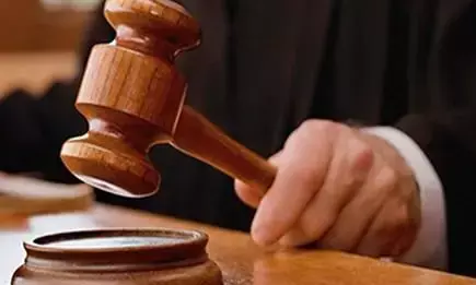 महिला उत्तेजक कपड़े पहने थी तो नहीं मानी जाएगी यौन उत्पीड़न की शिकायत : केरल हाईकोर्ट महिला उत्तेजक कपड़े पहने थी तो नहीं मानी जाएगी यौन उत्पीड़न की शिकायत : केरल हाईकोर्ट