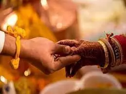 हिन्दू लडकी की मस्जिद मे शादी कराने के आरोप मे, पुलिस ने मौलवी समेत अन्य साथियों को हिरासत मे लिया हिन्दू लडकी की मस्जिद मे शादी कराने के आरोप मे, पुलिस ने मौलवी समेत अन्य साथियों को हिरासत मे लिया