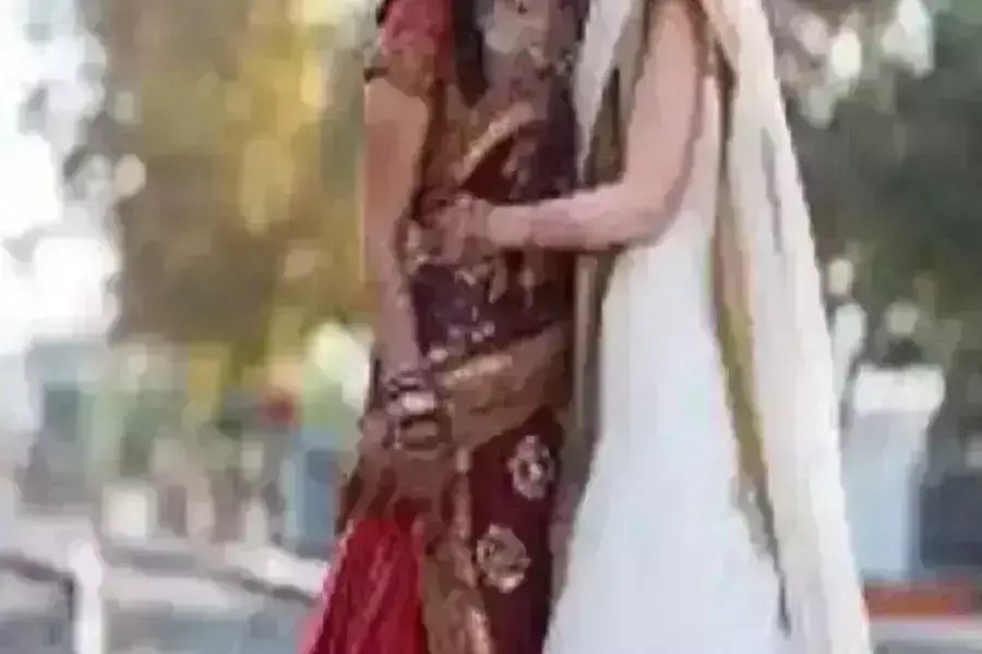 कुवांरी युवती को विवाहित महिला से प्यार चढा परवान, दोनों घर से हुए फरार, अब पुलिस ने किया गिरफ्तार कुवांरी युवती को विवाहित महिला से प्यार चढा परवान, दोनों घर से हुए फरार, अब पुलिस ने किया गिरफ्तार