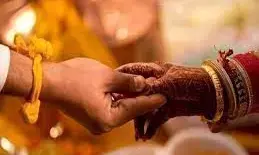 हिन्दू लडकी की मस्जिद मे शादी कराने के आरोप मे, पुलिस ने मौलवी समेत अन्य साथियों को हिरासत मे लिया हिन्दू लडकी की मस्जिद मे शादी कराने के आरोप मे, पुलिस ने मौलवी समेत अन्य साथियों को हिरासत मे लिया