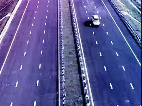 इस एक्सप्रेसवे के चौक-चौराहों पर पैदल यात्रियों के लिए सफर अब पहले से होगा आसान,तो जानिए मिलेगीं इतनी सुविधाएं इस एक्सप्रेसवे के चौक-चौराहों पर पैदल यात्रियों के लिए सफर अब पहले से होगा आसान,तो जानिए मिलेगीं इतनी सुविधाएं