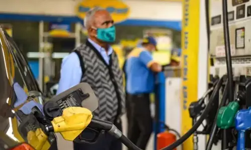 Petrol-Diesel Price Today 2022: जारी हुए पेट्रोल-डीजल के आज के रेट, जानें-यूपी के शहरों में कितने रुपये लीटर मिल रहा तेल Petrol-Diesel Price Today 2022: जारी हुए पेट्रोल-डीजल के आज के रेट, जानें-यूपी के शहरों में कितने रुपये लीटर मिल रहा तेल